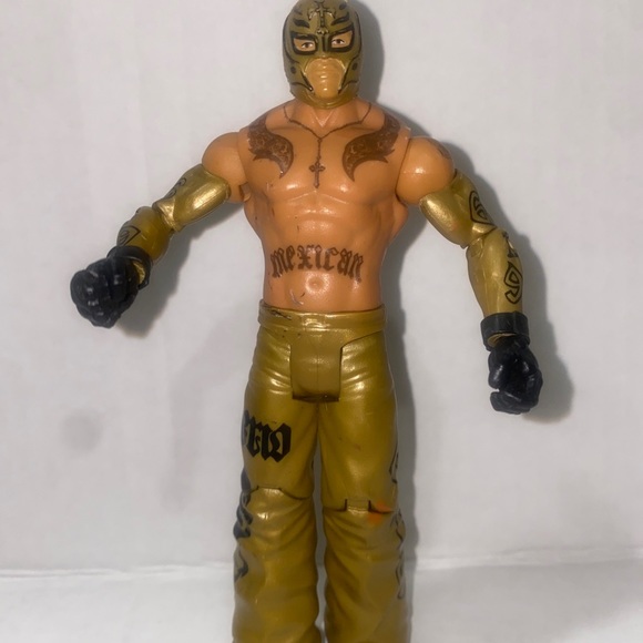 Rey Mysterio WWE Basic Series 2011 Gold Mask and Pants Mattel Wrestling Figure - Picture 2 of 6